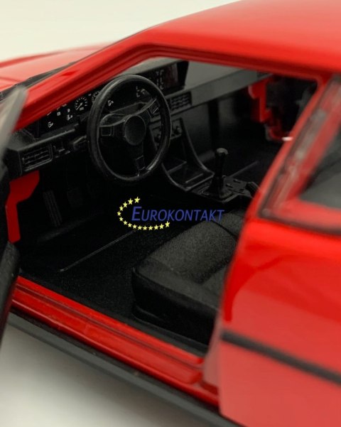 BMW M1 red samochód model 24098 Welly 1:24 BMW M1 red samochód model 24098 Welly 1:24
