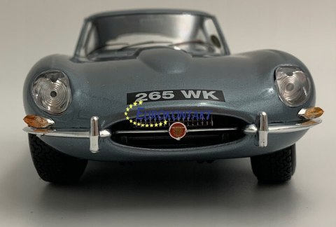JAGUAR E-Type Coupe 1961 1:18 model Bburago 12044 JAGUAR E-Type Coupe 1961 1:18 model Bburago 12044