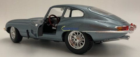 JAGUAR E-Type Coupe 1961 1:18 model Bburago 12044 JAGUAR E-Type Coupe 1961 1:18 model Bburago 12044