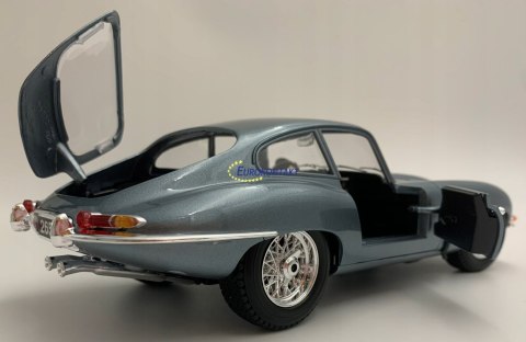 JAGUAR E-Type Coupe 1961 1:18 model Bburago 12044 JAGUAR E-Type Coupe 1961 1:18 model Bburago 12044