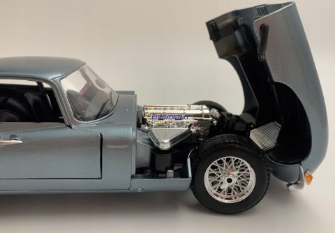 JAGUAR E-Type Coupe 1961 1:18 model Bburago 12044 JAGUAR E-Type Coupe 1961 1:18 model Bburago 12044