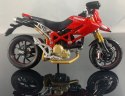 DUCATI Hypermotard podstawka model 1:18 Maisto