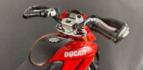 DUCATI Hypermotard podstawka model 1:18 Maisto DUCATI Hypermotard podstawka model 1:18 Maisto