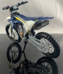 Husqvarna FC 450 na podstawce model Maisto 1:18