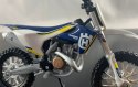 Husqvarna FC 450 na podstawce model Maisto 1:18