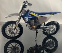 Husqvarna FC 450 na podstawce model Maisto 1:18