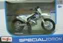 Husqvarna FC 450 na podstawce model Maisto 1:18