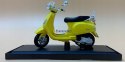 Piaggio Vespa LXV 2013 skuter model 1:18 Maisto