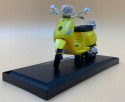 Piaggio Vespa LXV 2013 skuter model 1:18 Maisto