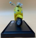 Piaggio Vespa LXV 2013 skuter model 1:18 Maisto