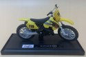 Suzuki RM 250 model na podstawce 1:18 Maisto