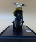 Suzuki RM 250 model na podstawce 1:18 Maisto