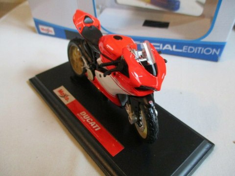 DUCATI 1199 SUPERLEGGERA motocykl 1:18 Maisto DUCATI 1199 SUPERLEGGERA motocykl 1:18 Maisto