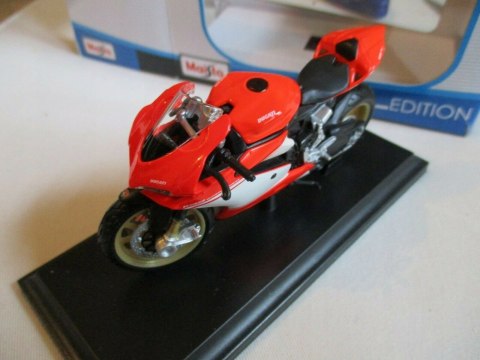 DUCATI 1199 SUPERLEGGERA motocykl 1:18 Maisto DUCATI 1199 SUPERLEGGERA motocykl 1:18 Maisto