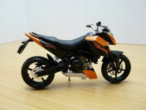KTM 690 DUKE motocykl model 1:18 Maisto KTM 690 DUKE motocykl model 1:18 Maisto