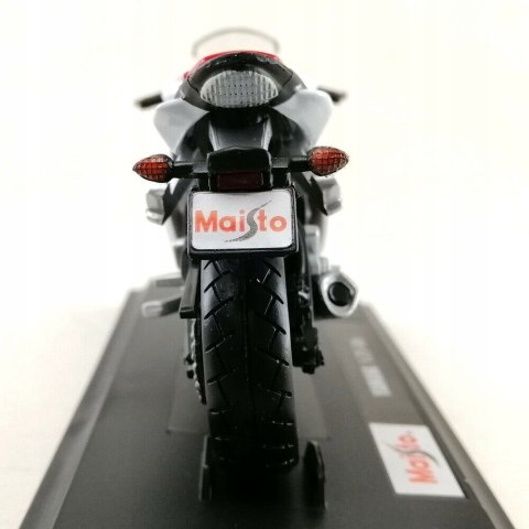 YAMAHA YZF-R6 motocykl model 1:18 Maisto YAMAHA YZF-R6 motocykl model 1:18 Maisto