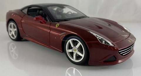 FERRARI California T bordowy model Bburago 26002 FERRARI California T bordowy model Bburago 26002