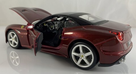 FERRARI California T bordowy model Bburago 26002 FERRARI California T bordowy model Bburago 26002