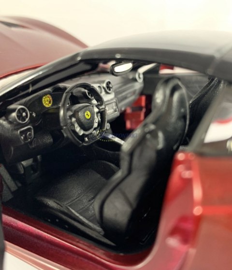 FERRARI California T bordowy model Bburago 26002 FERRARI California T bordowy model Bburago 26002