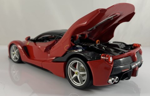 FERRARI LaFerrari F70 red model Bburago 26001 FERRARI LaFerrari F70 red model Bburago 26001