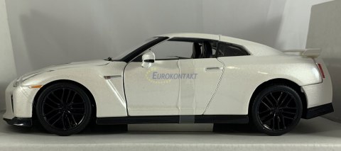 Nissan GT-R 2017 biały 1:24 model Bburago 21082 Nissan GT-R 2017 biały 1:24 model Bburago 21082