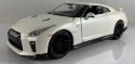 Nissan GT-R 2017 biały 1:24 model Bburago 21082