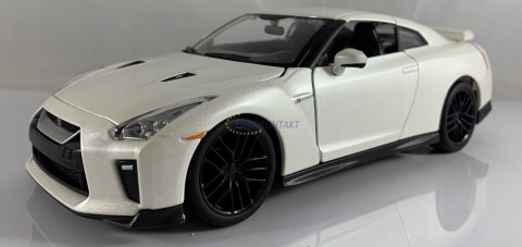 Nissan GT-R 2017 biały 1:24 model Bburago 21082 Nissan GT-R 2017 biały 1:24 model Bburago 21082