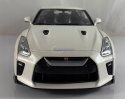 Nissan GT-R 2017 biały 1:24 model Bburago 21082