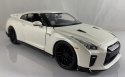 Nissan GT-R 2017 biały 1:24 model Bburago 21082