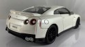 Nissan GT-R 2017 biały 1:24 model Bburago 21082