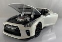 Nissan GT-R 2017 biały 1:24 model Bburago 21082