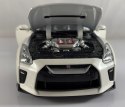 Nissan GT-R 2017 biały 1:24 model Bburago 21082