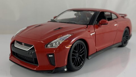 Nissan GT-R 2017 red 1:24 model Bburago 21082 Nissan GT-R 2017 red 1:24 model Bburago 21082