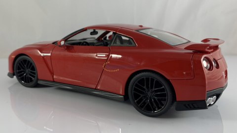 Nissan GT-R 2017 red 1:24 model Bburago 21082 Nissan GT-R 2017 red 1:24 model Bburago 21082