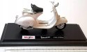 Piaggio Vespa 150 1956 skuter 1:18 model Maisto