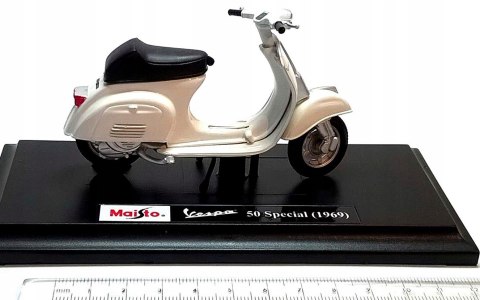 Piaggio Vespa 50 Special skuter model 1:18 Maisto Piaggio Vespa 50 Special skuter model 1:18 Maisto