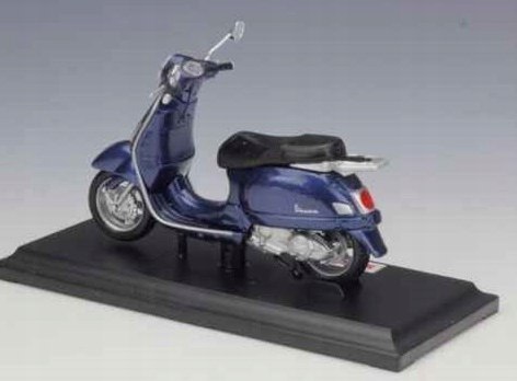 Piaggio Vespa Granturismo skuter 1:18 model Maisto Piaggio Vespa Granturismo skuter 1:18 model Maisto