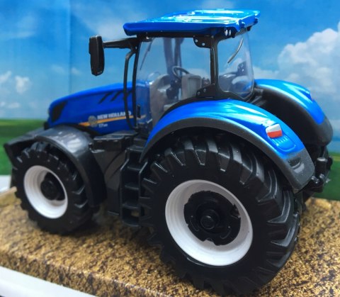 Traktor New Holland T7.315 z napędem BBURAGO metal Traktor New Holland T7.315 z napędem BBURAGO metal