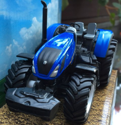 Traktor New Holland T7.315 z napędem BBURAGO metal Traktor New Holland T7.315 z napędem BBURAGO metal