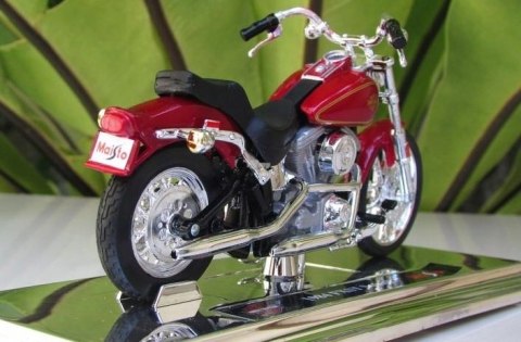 HARLEY DAVIDSON 1984 FXST Softail 1:18 Maisto HARLEY DAVIDSON 1984 FXST Softail 1:18 Maisto