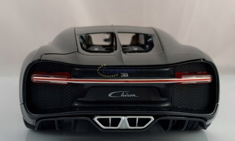 BUGATTI Chiron 1:18 red black model BBurago 11040 BUGATTI Chiron 1:18 red black model BBurago 11040