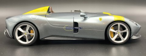 FERRARI Monza SP1 duży model 1:18 Bburago 16013 FERRARI Monza SP1 duży model 1:18 Bburago 16013