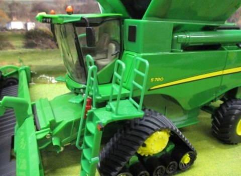 Kombajn JOHN DEERE S 780 1:32 Britains 45674 Kombajn JOHN DEERE S 780 1:32 Britains 45674