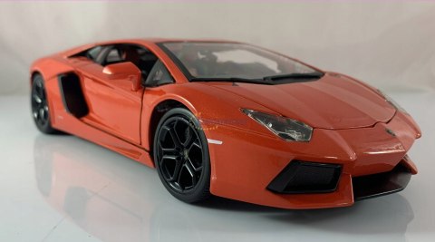 LAMBORGHINI Aventador LP700-4 1:18 Bburago 11033 LAMBORGHINI Aventador LP700-4 1:18 Bburago 11033