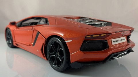 LAMBORGHINI Aventador LP700-4 1:18 Bburago 11033 LAMBORGHINI Aventador LP700-4 1:18 Bburago 11033