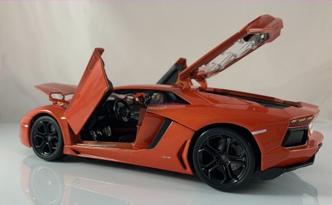 LAMBORGHINI Aventador LP700-4 1:18 Bburago 11033 LAMBORGHINI Aventador LP700-4 1:18 Bburago 11033