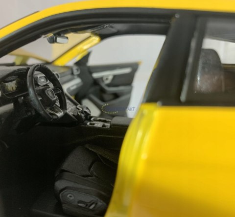LAMBORGHINI Urus yellow 1:18 model BBurago 11042 LAMBORGHINI Urus yellow 1:18 model BBurago 11042
