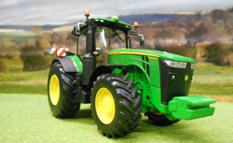 Traktor JOHN DEERE 8400R 1:32 Britains 43174 Traktor JOHN DEERE 8400R 1:32 Britains 43174