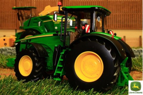 Traktor JOHN DEERE 8400R 1:32 Britains 43174 Traktor JOHN DEERE 8400R 1:32 Britains 43174