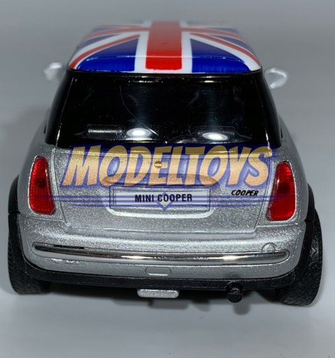 MINI COOPER srebrny flaga UK 1:34 Welly 49766F MINI COOPER srebrny flaga UK 1:34 Welly 49766F